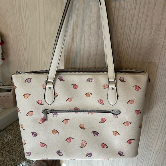 Coach Snail Print Gallery Tote Bag - Picture 6 of 6